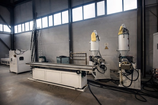 экструзионная линия в цеху