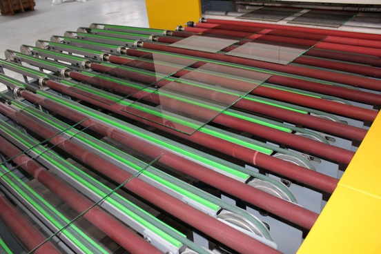 Печь для закалки стекла PG08L20DTB, конвейер со стеклом